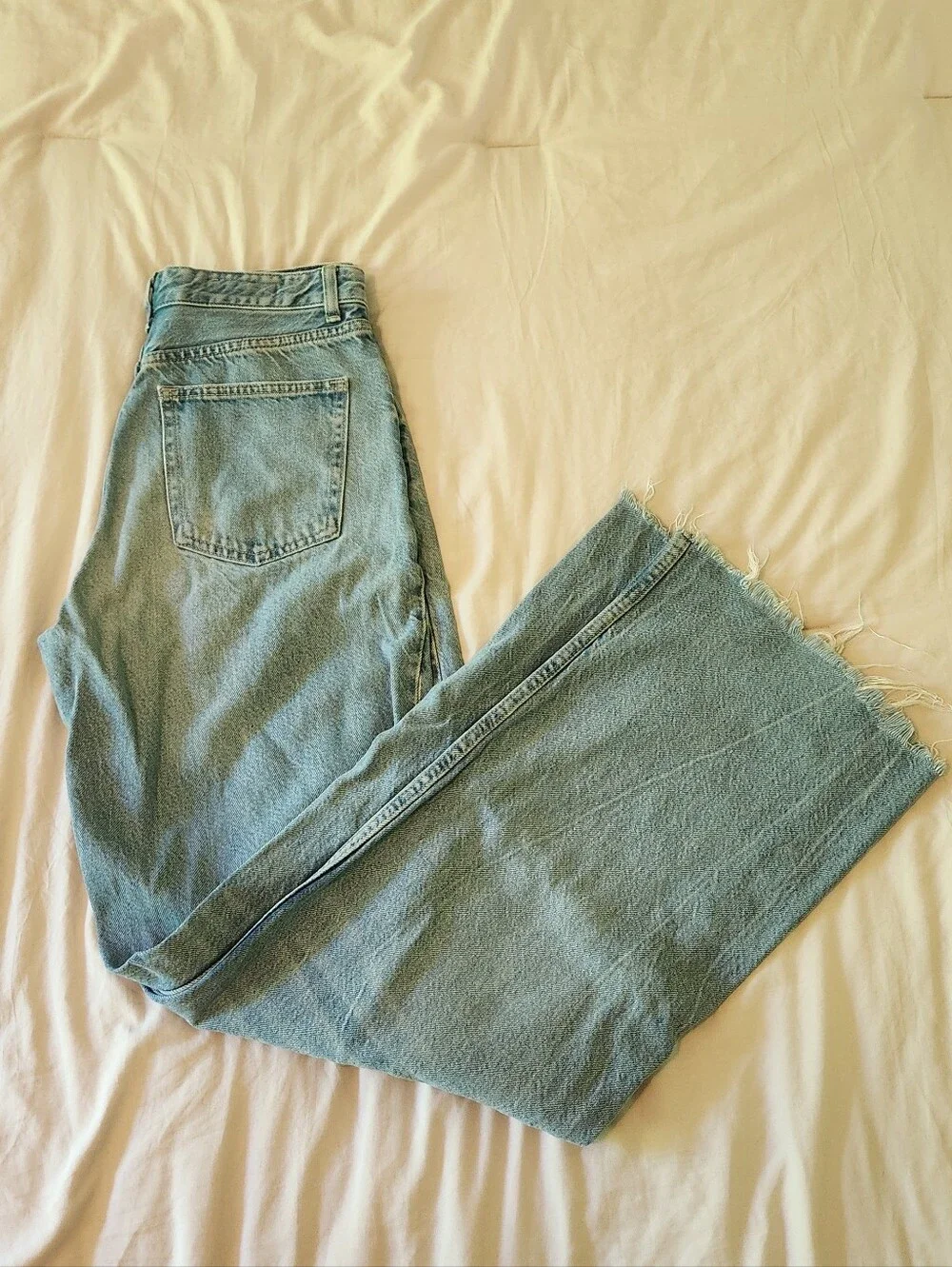 Zara Light Wash Frayed Hem Jeans